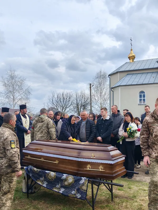 На Волині попрощались з Героєм Романом Іванушком (фото)