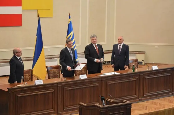Порошенко розповів, хто на Волині може «получити по руках» (фото) 