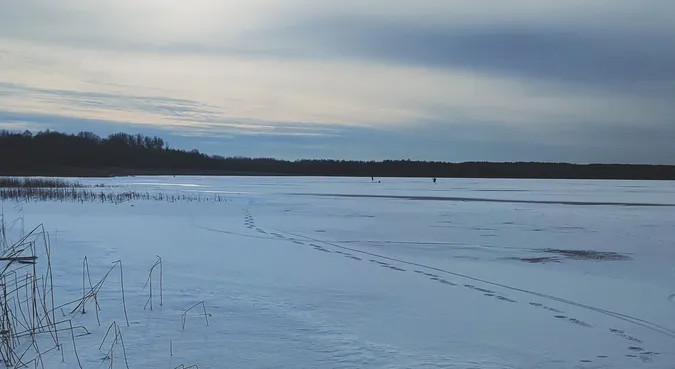 На Волині озеро перетворилось на крижану пустелю (фото)