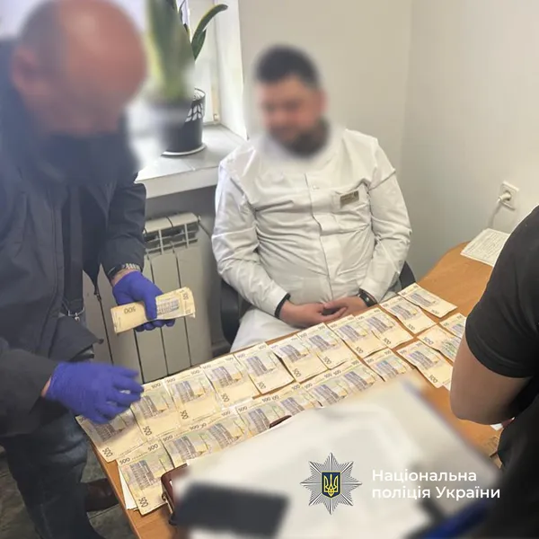 Хабар у 70 тисяч: подробиці затримання завідувача луцької психлікарні (фото)