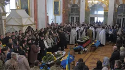 Остання колискова для брата: у Луцьку попрощалися з двома бійцями полку «РЕЙД» (відео)