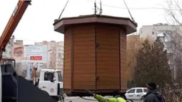 У Луцьку муніципали прибрали незаконний кіоск (фото)