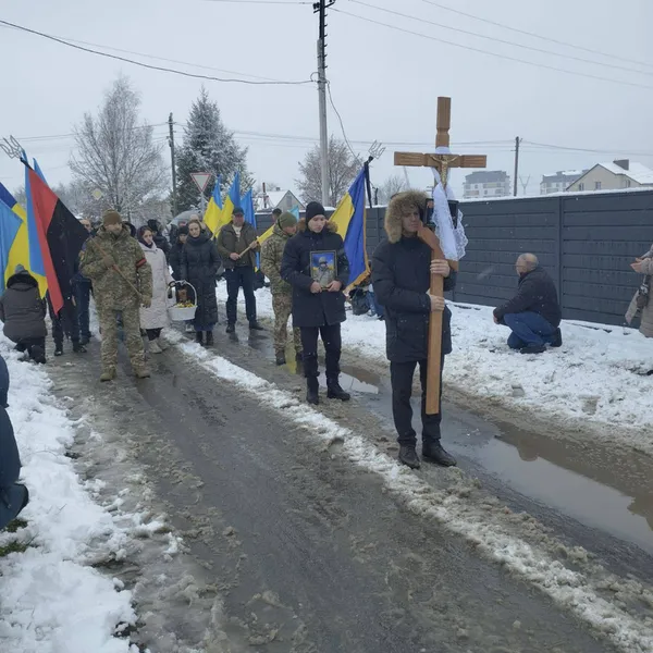 Віддав своє життя за свободу: біля Луцька попрощалися із Віктором Чижем (фото)