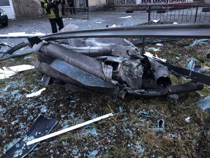 Нічна атака безпілотниками: зруйновано адмінбудівлю у Києві