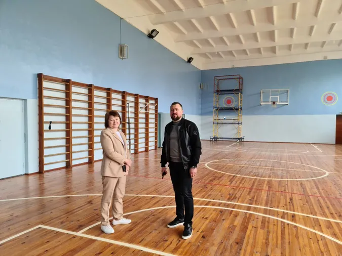 У спортзалі найбільшого ліцею Підгайців «навели марафет» до Великодня (фото)