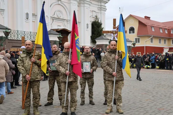 Луцьк попрощався одразу з двома Героями – Олександром Веремчуком та Костянтином Голубом (фото)