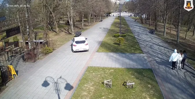 Думають, що їм все можна: у Луцьку бізнесмени ганяли по центральному парку