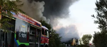 Чорний дим у небі і 30 рятувальників: під Луцьком спалахнула масштабна пожежа (фото)