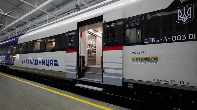 Укрзалізниця отримала нові дизель-поїзди: на які маршрути їх запустять (фото)