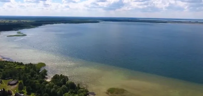 На Волині є озеро, в якому можуть мешкати водяні чудовиська (відео)