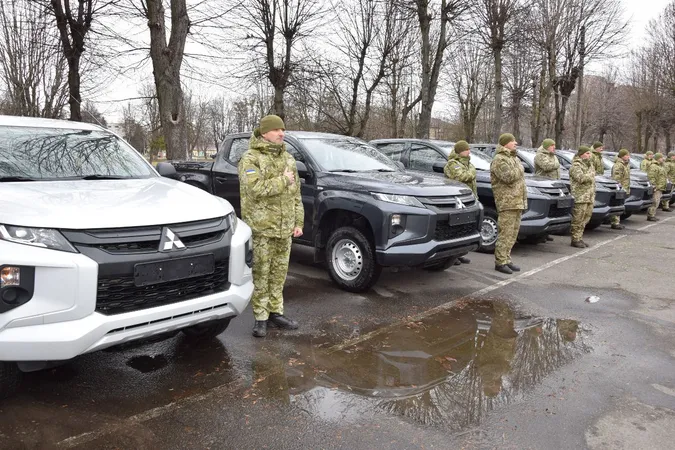 Волинські прикордонники отримали від США нові позашляховики (фото, відео)