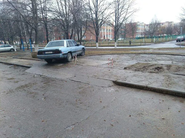 У Луцьку «знесуть» незаконні гаражі та обмежувачі руху (фото)