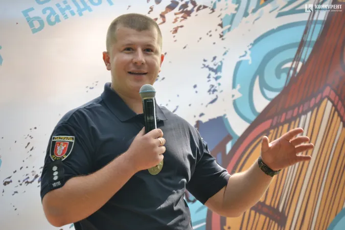 «Поліцейський налажав/допоміг»: головний патрульний Волині виступив на «Бандерштаті-2019»