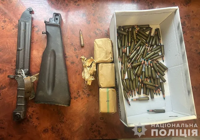 Знайшли штик-ніж, наркотики, набої: волинянину загрожує до семи років тюрми