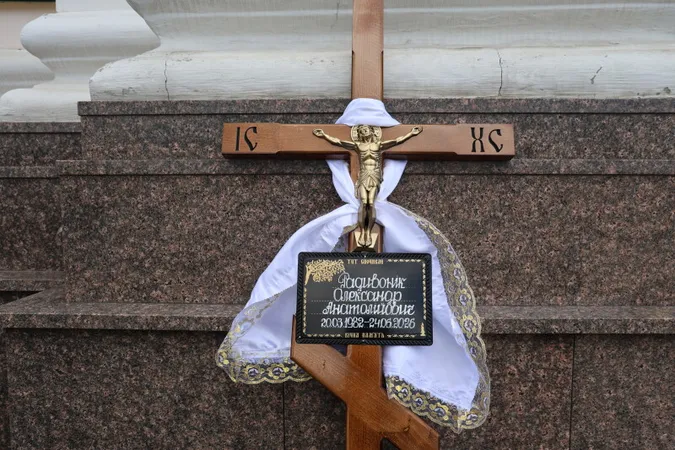 У Луцьку попрощалися з Героями Романом Меюсом та Олександром Радивоніком (фото)