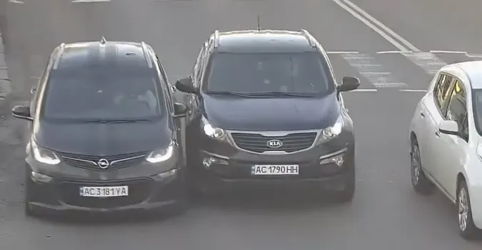 У Луцьку на Ковельській зіткнулись два легковики (відео)