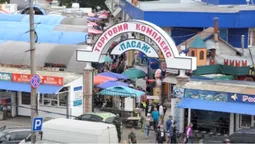 На Варшавському ринку у Луцьку потруїли сімейство котів (відео)
