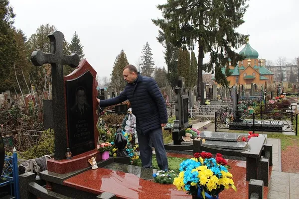 На Волині встановили пам'ятну дошку капітану СБУ (фото) 