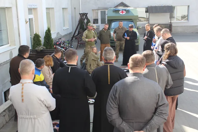 Рятівники у рясі: у Луцьку капелани вчаться рятувати не лише душі, а й життя (фото)