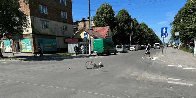 У Нововолинську на перехресті збили велосипедиста (фото)