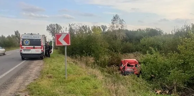 Зіткнувся зі знаком і злетів у кювет: деталі смертельної ДТП на Волині (фото)