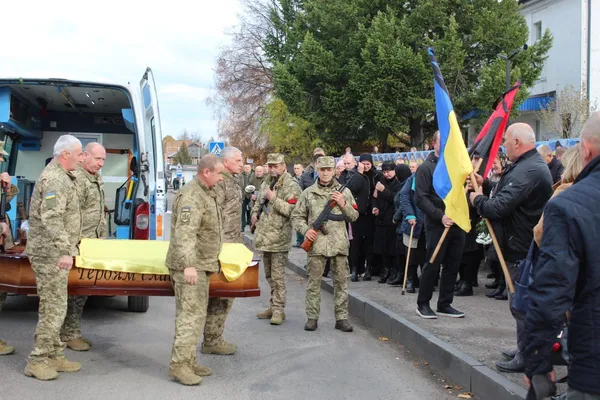«Я вже – волиняка»: Рожищенська громада попрощалася з воїном з Хмельниччини Миколою Мясковським (фото)