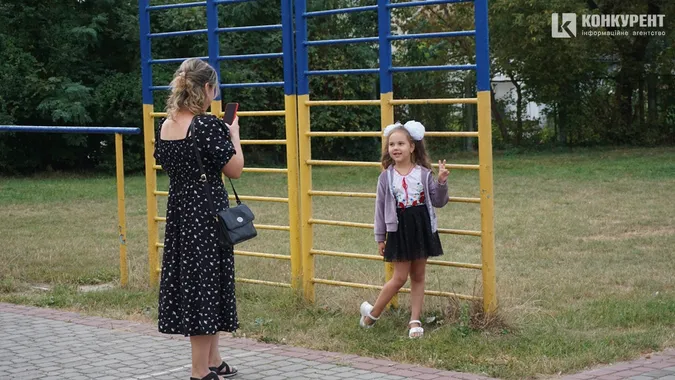 Як відзначили перший дзвоник у Луцькому ліцеї №9 (фото)