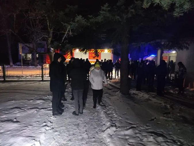 Усіх евакуювали: на світанку на Волині горів учнівський гуртожиток (фото)