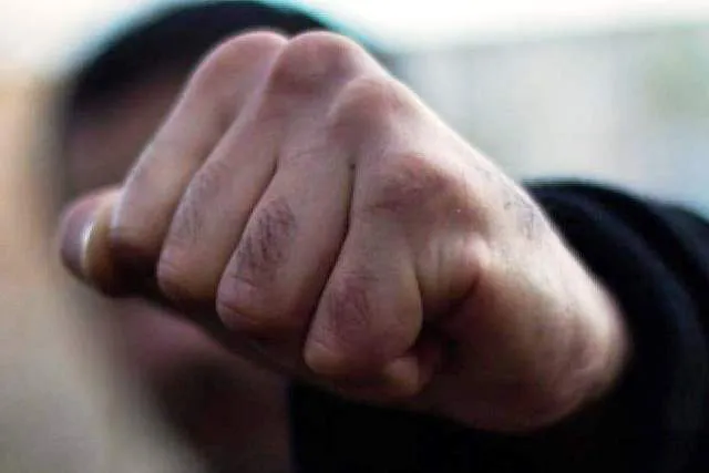 Ліктем в око: рожищанин вступився за дівчат і отримав штраф