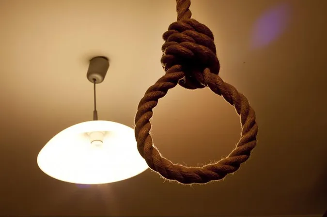 У Рівному знайшли повішеною матір двох дітей