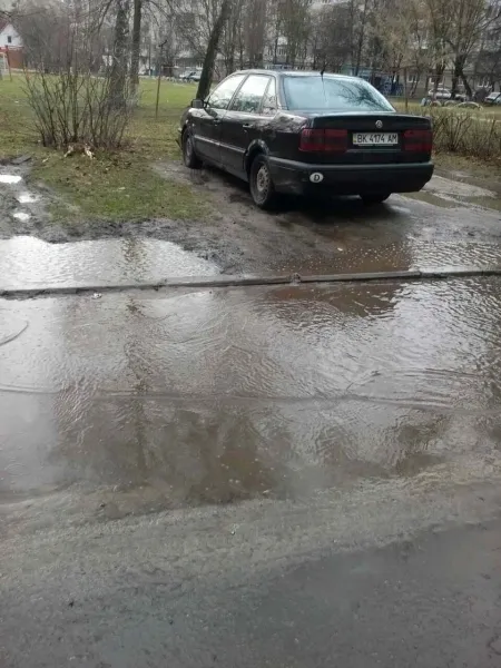 Луцькі муніципали «полюють» на порушників правил паркування (фото)