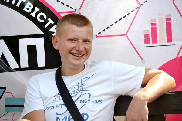 Танцюючий ректор та коптер з «мотивашками»: як в ЛНТУ відбулася посвята першокурсників (фото)
