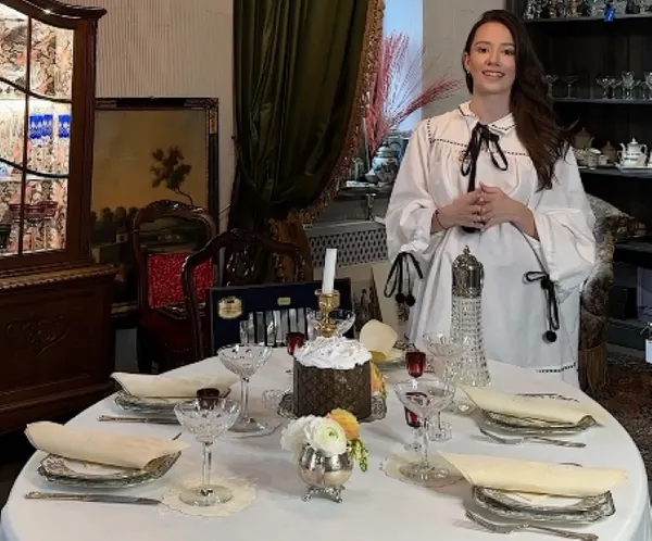 Луцька колекціонерка вінтажу Яна Тарарай показала, як сервірує пасхальний стіл (фото)