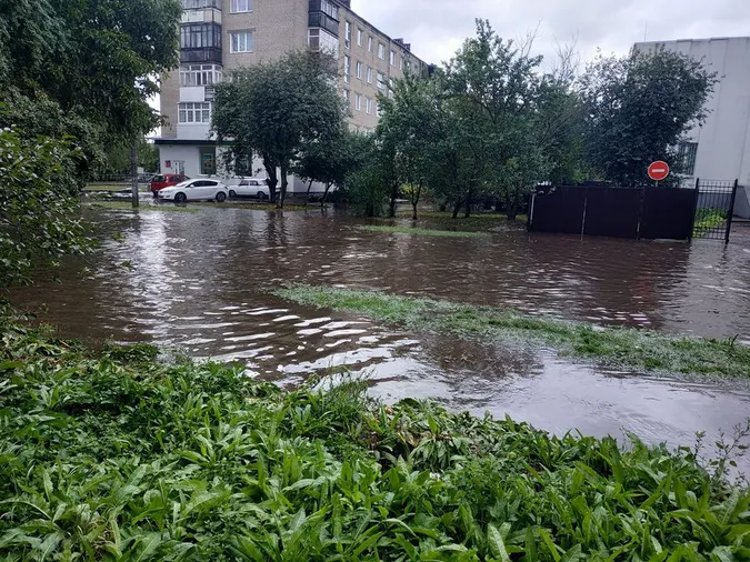 Після дощу Володимир-Волинський пішов під воду (фото, відео)