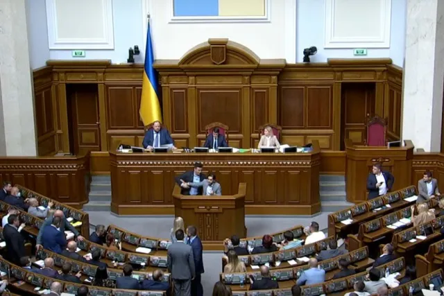 Бійка у Раді: Микола Тищенко напав на депутата за слова про мафію (відео)