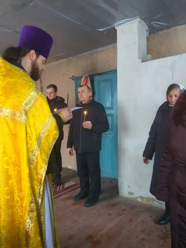 «Константинополь, дивись!»: у Нічогівці віряни УПЦ (МП) правлять службу в старій хаті (фото)