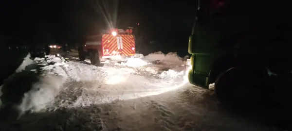 У Ковелі в сніговому заметі застряг рейсовий автобус (фото)