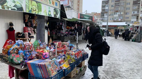 Як зекономити на цукерках: скільки коштують солодощі на ринках та в магазинах Луцька