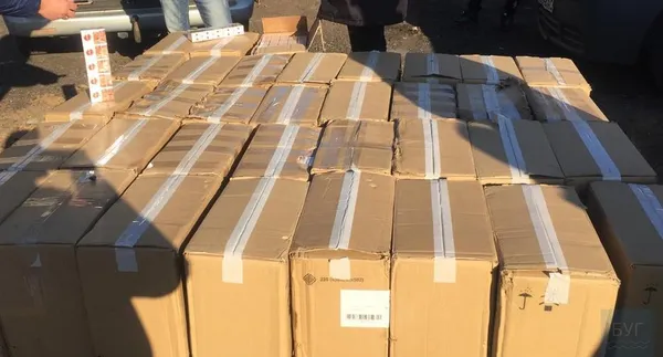 У бусі, який наїхав на поліцейського у Володимирі, знайшли контрабанду (фото)