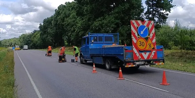 На Волині «латають» дві дороги державного значення (фото)