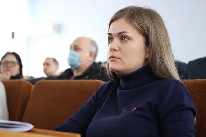 «Голосування наосліп»: Луцька райрада дає депутатам лише ніч на підготовку до сесії