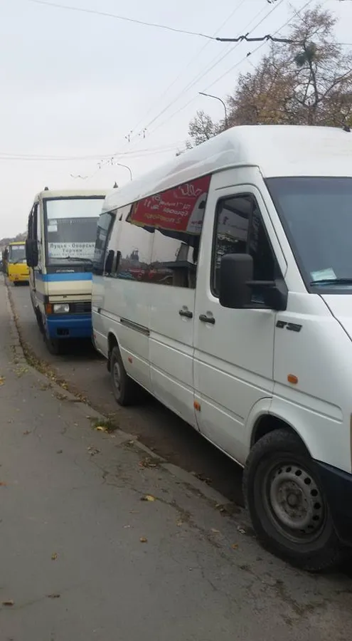 Депутат: на зупинці біля Старого ринку – хаос (фото) 