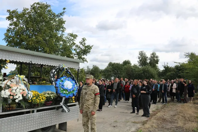 Прапор вручили синові: на Волині попрощалися із Героєм Сергієм Кацавальським (фото)