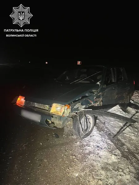 Виїхав на зустрічну смугу: на Волині Peugeot «влетів» у ЗАЗ (фото)