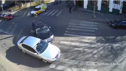 У центрі Луцька на переході зіткнулися Subaru та Volkswagen (відео)