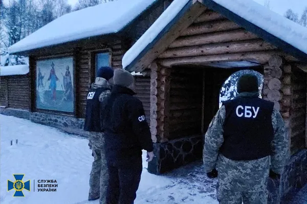 В монастирі на Волині СБУ знайшла молитви за росію та «підручники», в яких вихваляють кремлівський режим (фото, відео)