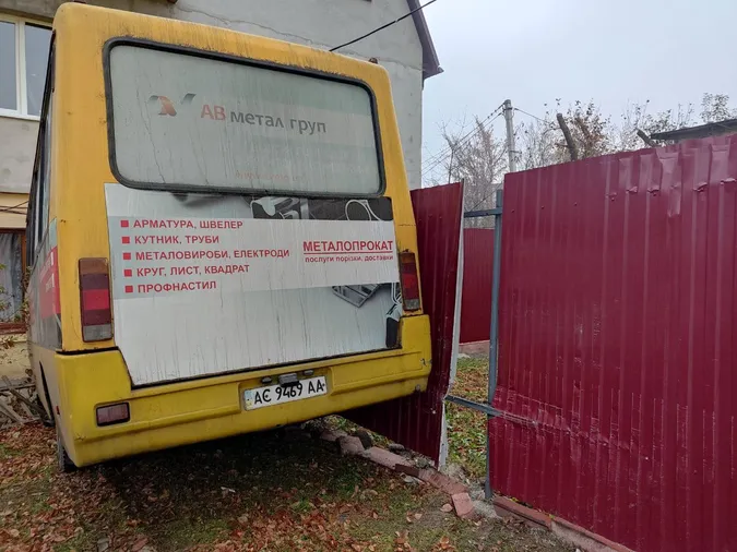 Як почувається водій маршрутки, яка врізалася в будинок у Луцьку (відео)