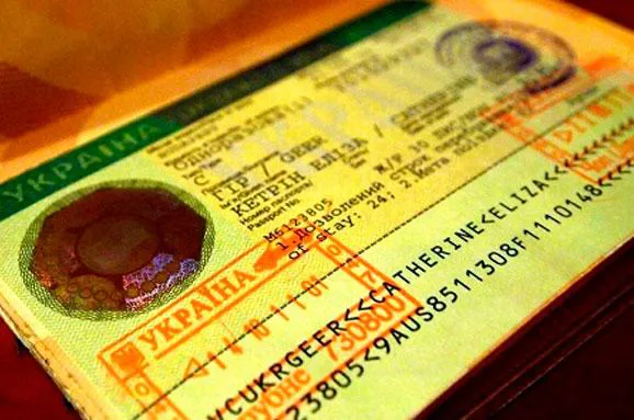 Іноземцям стало простіше отримати українську візу