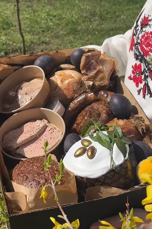 Пасхальні бокси: де їх купити у Луцьку і скільки це коштує