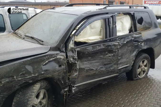 Авто злетіло з дороги: у селі під Луцьком – серйозна аварія (відео)